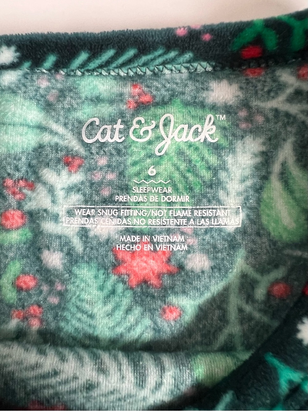 Cat & Jack Green and Red Holiday Leaf Print Pajama Set Size 6 - Picture 2 of 3